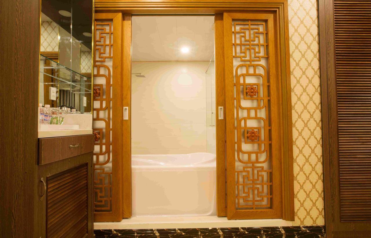 Anh Nguyet Hotel Cà Mau Exteriör bild